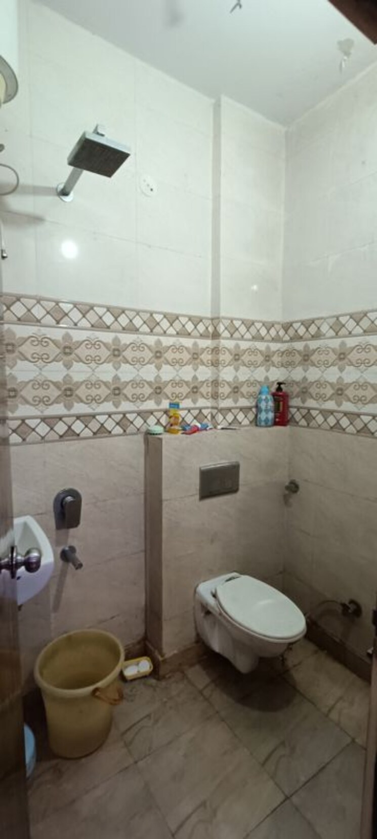 Bathroom, rohini sector 8 2 Bedroom 600 Sq.Ft. Builder Floor In Rohini Sector 8 Delhi 9820529