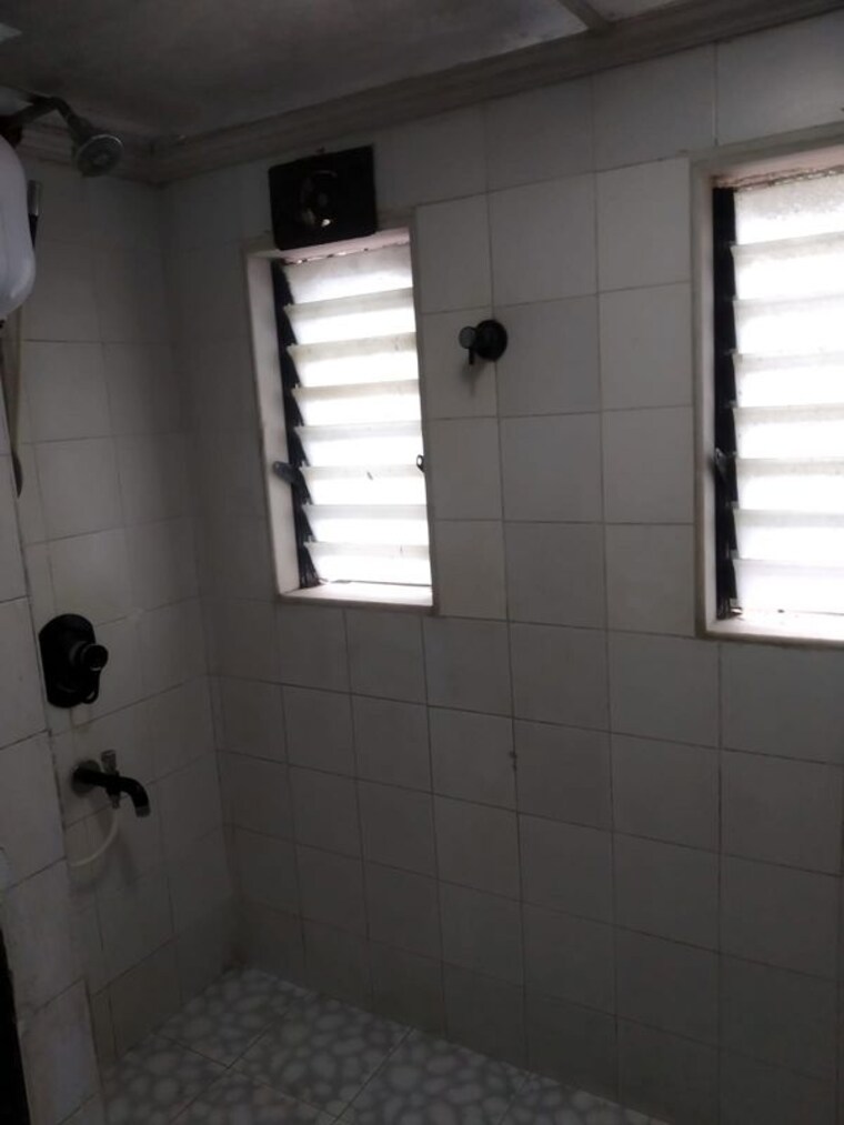 Bathroom, bandra west 1 Bedroom 500 Sq.Ft. Apartment In Bandra West Mumbai 9820497
