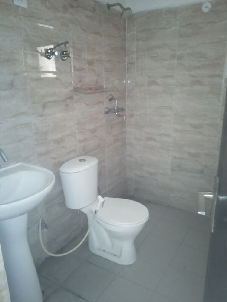Bathroom, ajnara-homes 3 Bedroom 1330 Sq.Ft. Apartment In Sector 16b Greater Noida Greater Noida 9820568