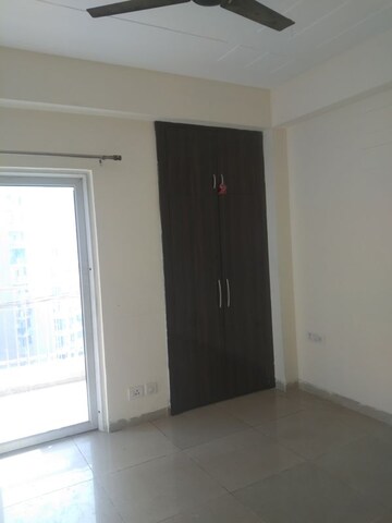 Room in 3 BHK Apartment at Ajnara Homes, Sector 16b Greater Noida – for Rent