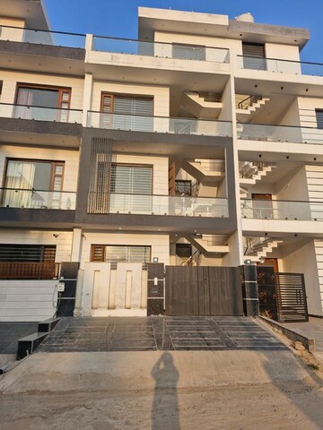 2 BHK Builder Floor For Rent in Sector 66 B