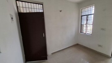 Room in 1.5 BHK Apartment at Sector 10 Greater Noida – for Sale