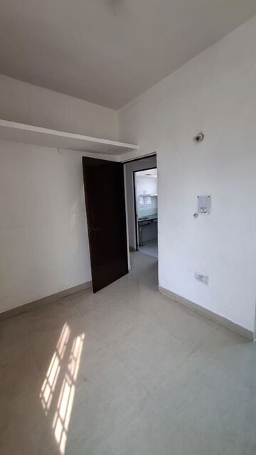 Room in 1.5 BHK Apartment at Sector 10 Greater Noida – for Sale