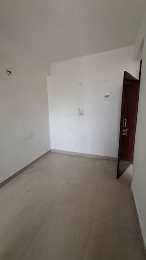 Room in 1.5 BHK Apartment at Sector 10 Greater Noida – for Sale