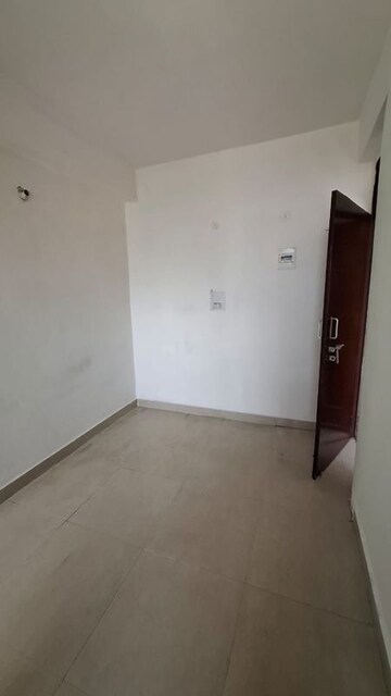 Room in 1.5 BHK Apartment at Sector 10 Greater Noida – for Sale