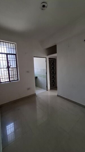 Room in 1.5 BHK Apartment at Sector 10 Greater Noida – for Sale