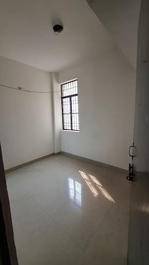 Room in 1.5 BHK Apartment at Sector 10 Greater Noida – for Sale