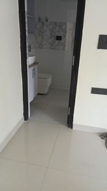 Building Lobby in 3 BHK Apartment at Unitech Fresco, Sector 50 – for Sale