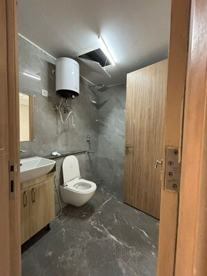 Bathroom in 3.5 BHK Builder Floor at Smart World Orchard, Sector 61 – for Rent