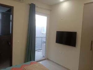 Room in 3.5 BHK Builder Floor at Smart World Orchard, Sector 61 – for Rent