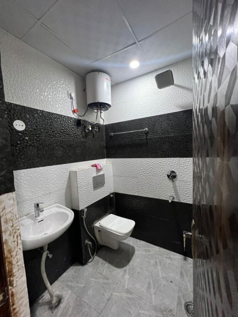 Master Bedroom, ardee-city 3 Bedroom 1830 Sq.Ft. Apartment In Sector 52 Gurgaon 9820624