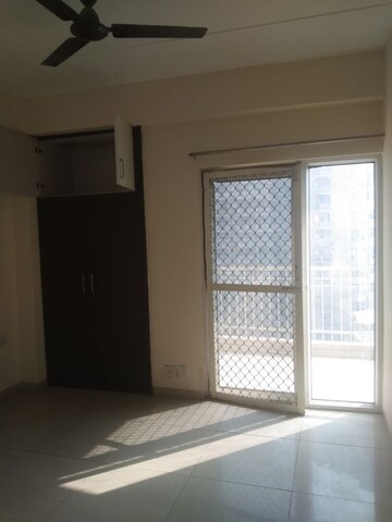 Room in 3 BHK Apartment at Ajnara Homes, Sector 16b Greater Noida – for Rent