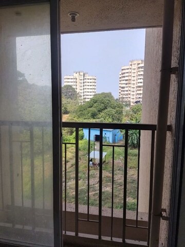 Room in 1 BHK Apartment at Metropolis Bayside, Kasarvadavali – for Rent