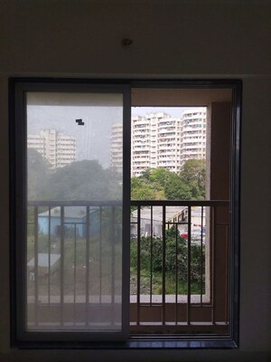 Room in 1 BHK Apartment at Metropolis Bayside, Kasarvadavali – for Rent