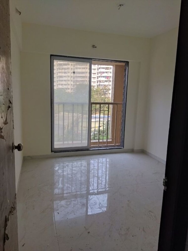 Room, metropolis-bayside 1 Bedroom 370 Sq.Ft. Apartment In Kasarvadavali Thane 9820662