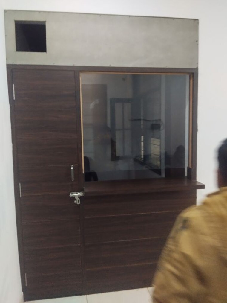 Room, gomti nagar Commercial Office Space 2152 Sq.Ft. In Gomti Nagar Lucknow 9703985