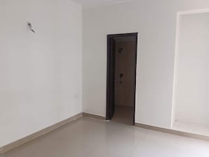 Room in 3 BHK Apartment at Amrapali Princely Estate, Sector 76 – for Sale