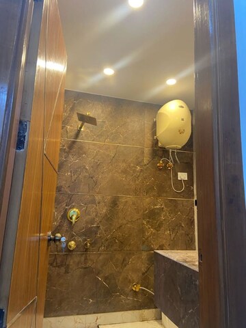 Furnished Amenities in 2 BHK Builder Floor at Malviya Nagar – for Sale