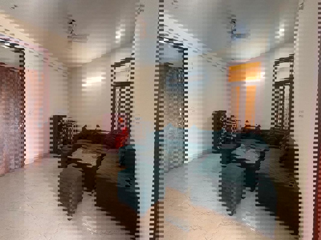 2 BHK Builder Floor For Rent in Saket