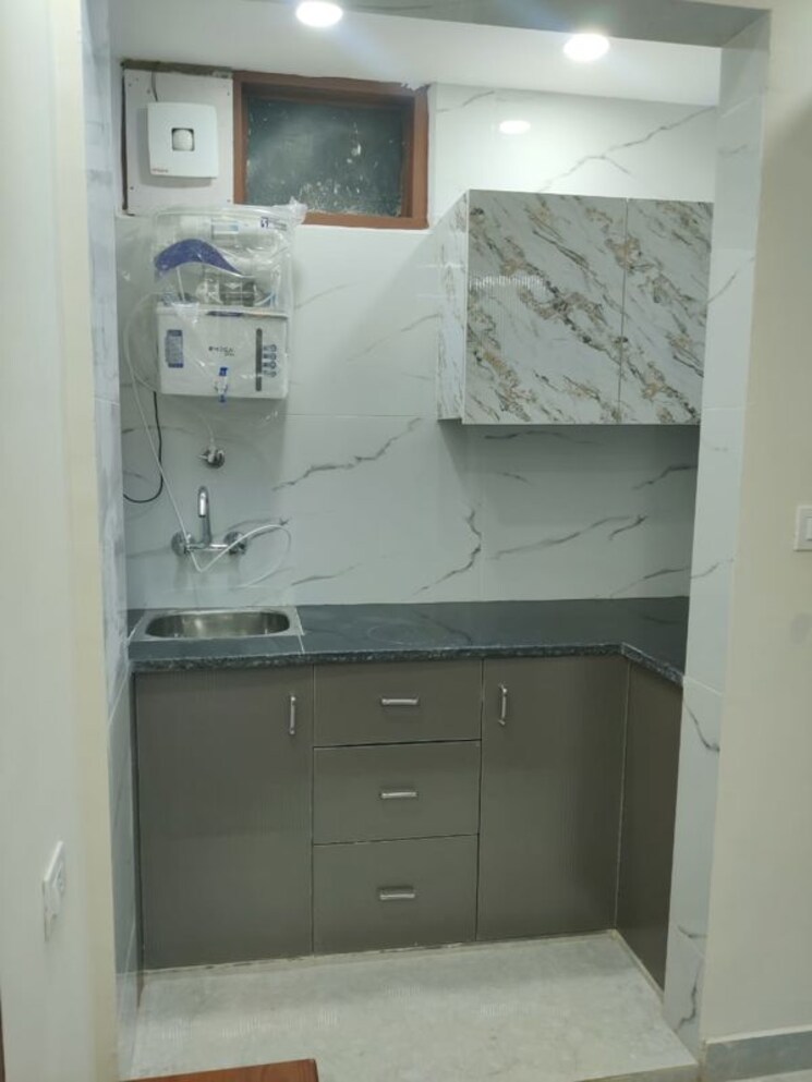 Kitchen, east of kailash 1 RK 370 Sq.Ft. Builder Floor In East Of Kailash Delhi 9820763