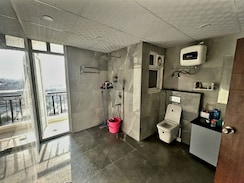 4 BHK + Servant Room,Extra Room Apartment For Rent in Omaxe The Forest