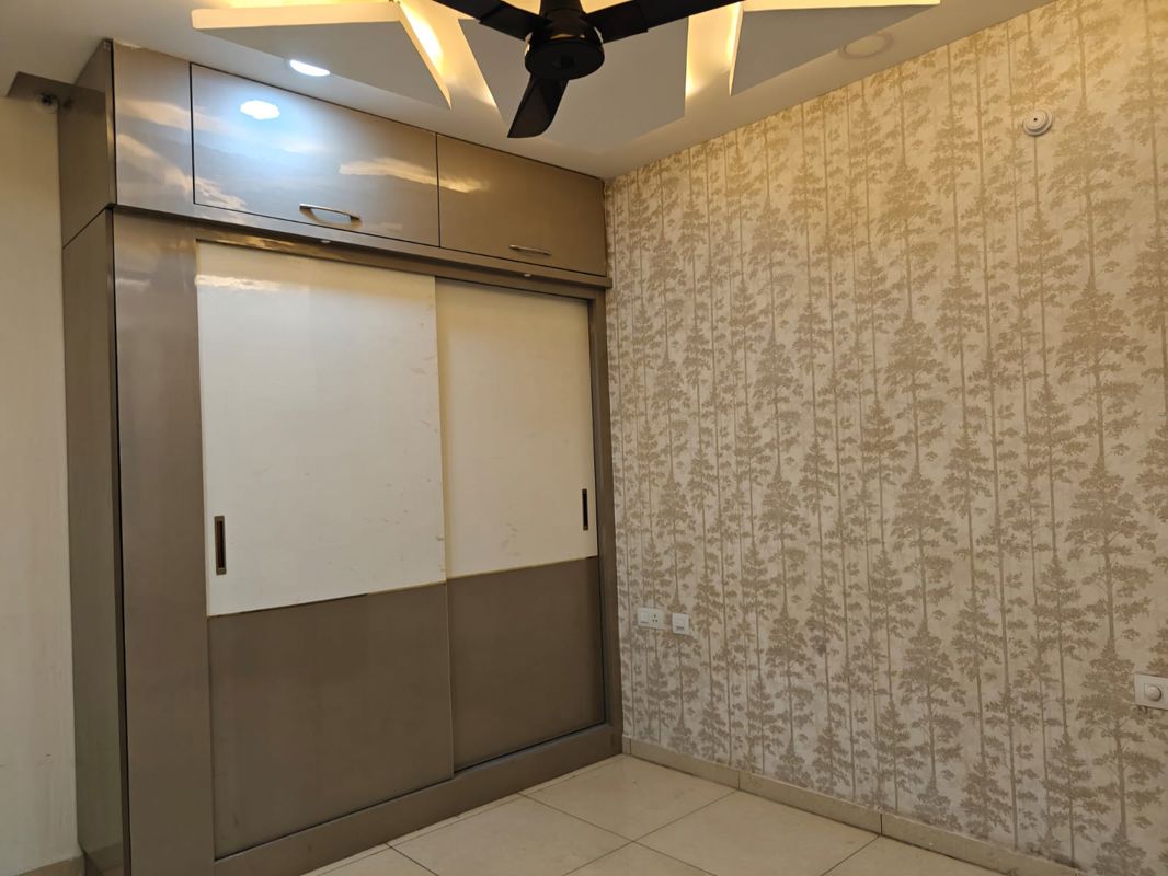 3 BHK + Pooja Room 1650 Sq.Ft. Apartment in Marina Skies