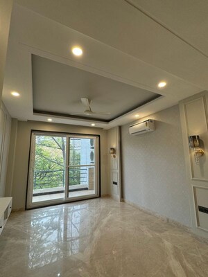 Room in 4 BHK Builder Floor at Sushant Lok I – for Rent