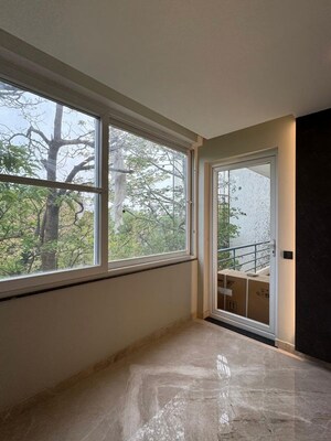 Room in 4 BHK Builder Floor at Sushant Lok I – for Rent