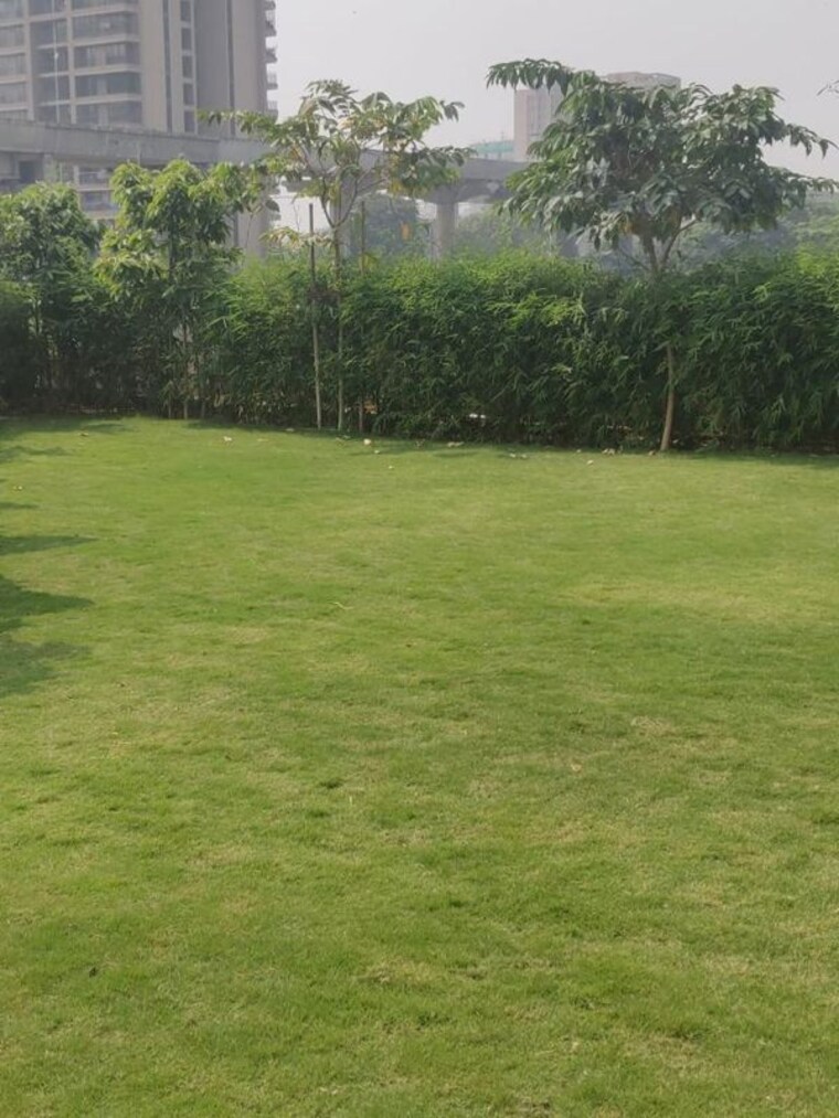 Garden, oberoi-maxima 3 Bedroom 1641 Sq.Ft. Apartment In Andheri East Mumbai 9820800