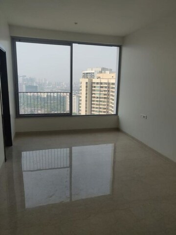 Room in 3 BHK Apartment at Oberoi Maxima, Andheri East – for Rent