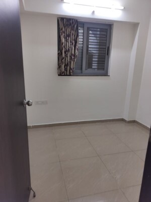 Room in 1.5 BHK Apartment at Amanora Future Towers, Hadapsar – for Rent