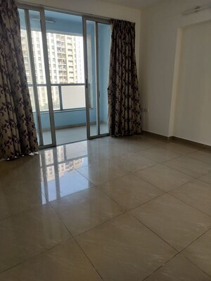 Room in 1.5 BHK Apartment at Amanora Future Towers, Hadapsar – for Rent