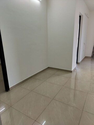 Room in 1.5 BHK Apartment at Amanora Future Towers, Hadapsar – for Rent