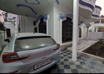 Parking in 3 BHK Villa at Gomti Nagar – for Rent