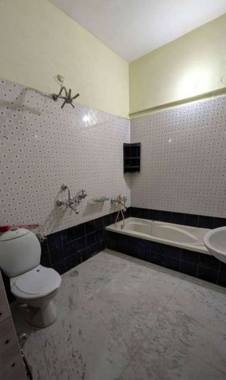 Bathroom, gomti nagar 3 Bedroom 3200 Sq.Ft. Villa In Gomti Nagar Lucknow 9820834