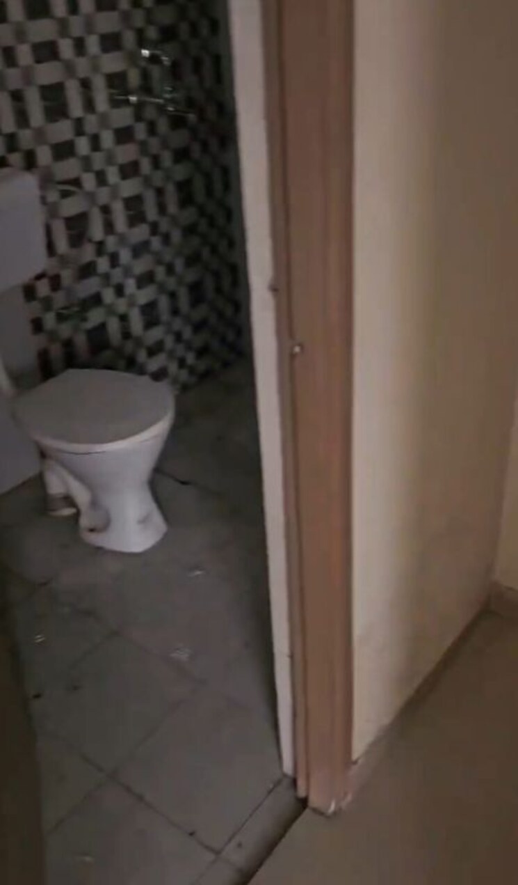 Bathroom, pareena-om-apartments 2 Bedroom 664 Sq.Ft. Apartment In Sector 112 Gurgaon 9820811