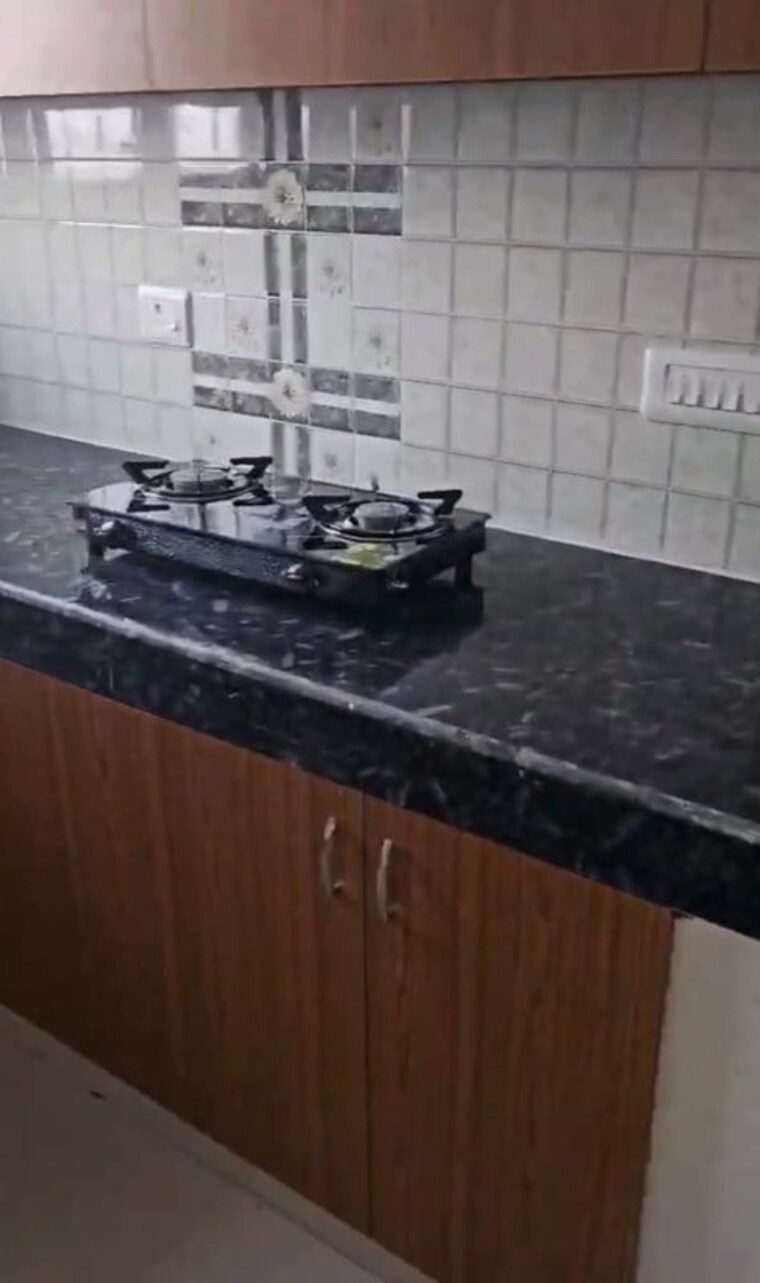 Kitchen, pareena-om-apartments 2 Bedroom 664 Sq.Ft. Apartment In Sector 112 Gurgaon 9820811