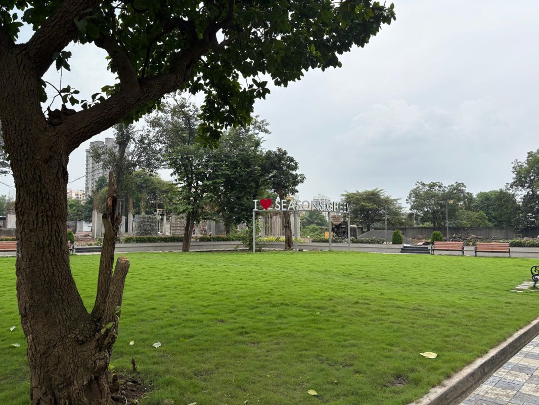 1 BHK + Extra Room Apartment For Sale in Seasons Green
