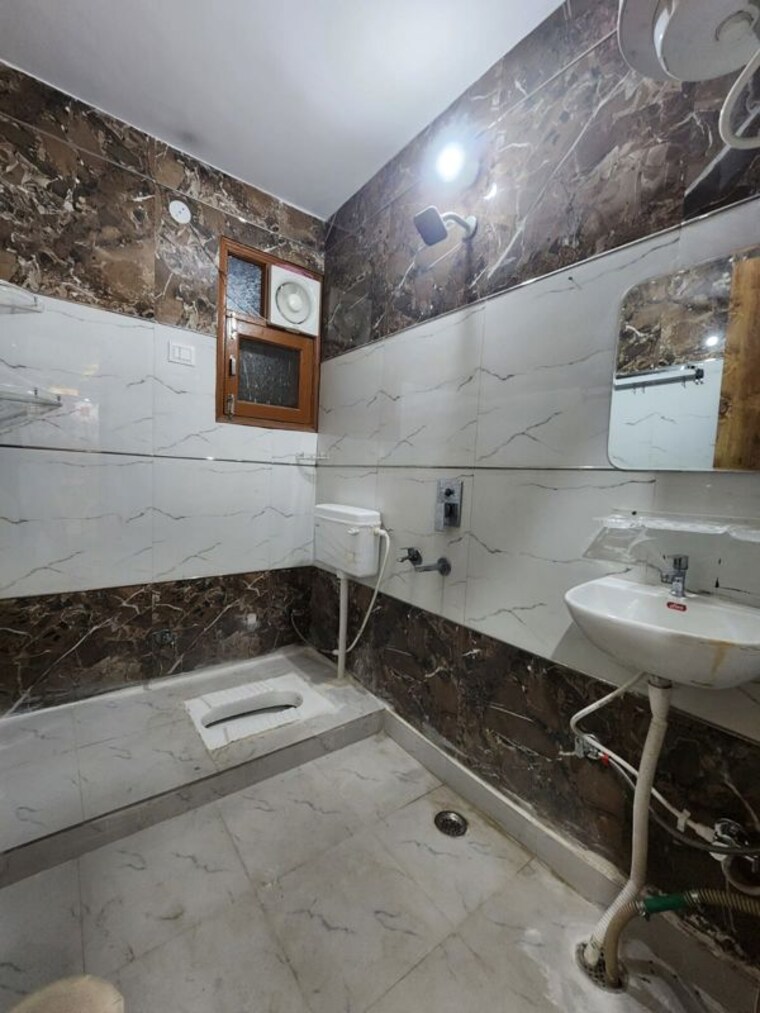 Attached Bathroom, sector 19 dwarka 2 Bedroom 1100 Sq.Ft. Apartment In Sector 19 Dwarka Delhi 9820853