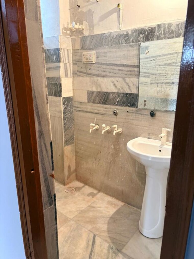 Bathroom, delta i greater noida 6+ Bedroom 300 Sq.Ft. Villa In Delta I Greater Noida Greater Noida 9820868