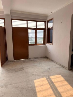 Room in 6+ BHK Villa at Delta I Greater Noida – for Rent