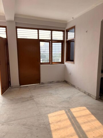 Room in 6+ BHK Villa at Delta I Greater Noida – for Rent