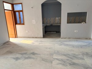 Room in 6+ BHK Villa at Delta I Greater Noida – for Rent