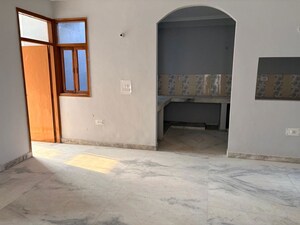 Room in 6+ BHK Villa at Delta I Greater Noida – for Rent