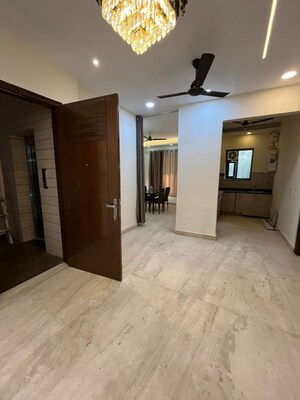 Room in 3 BHK Builder Floor at Sushant Lok I – for Rent
