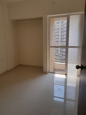 Room in 2 BHK Apartment at Lotus Springs, Andheri East – for Rent