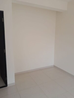 Room in 2 BHK Apartment at Lotus Springs, Andheri East – for Rent