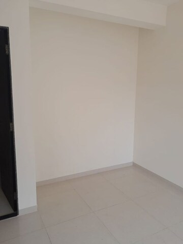 Room in 2 BHK Apartment at Lotus Springs, Andheri East – for Rent