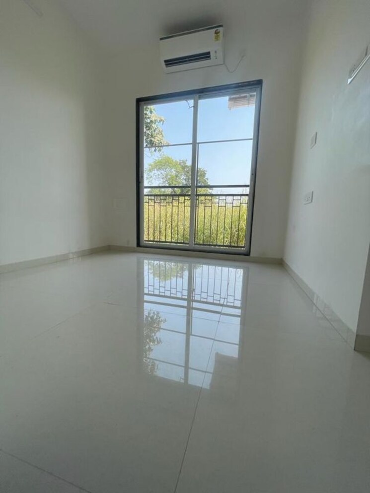 Room, seasons-green 1 Bedroom 412 Sq.Ft. Apartment In Khadakpada Thane 9820896