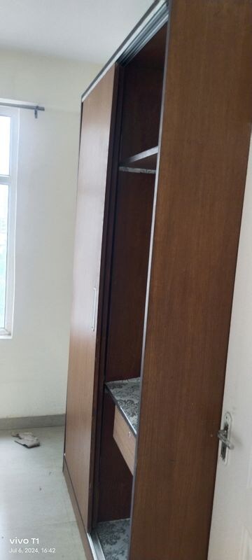 Furnished Amenities in 2 BHK Apartment at Shree Vardhman Mantra, Sector 67 – for Rent